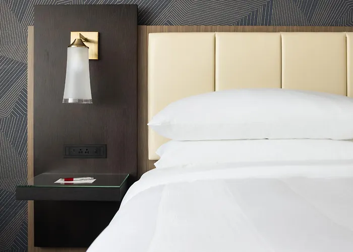 Marriott Normal And Conference Center Hotel 4*