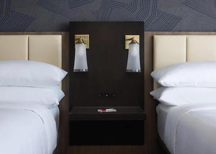 Hotel Marriott Normal And Conference Center 4*