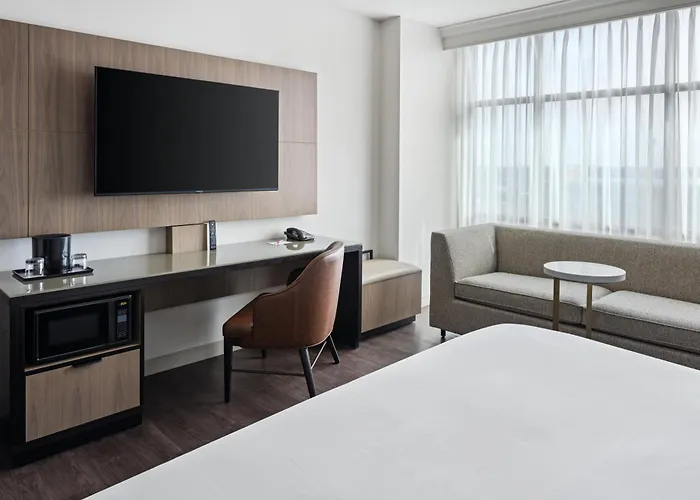 Hotel Marriott Normal And Conference Center