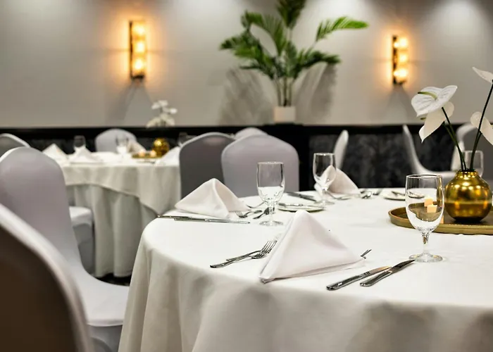Hotel Marriott Normal And Conference Center 4*
