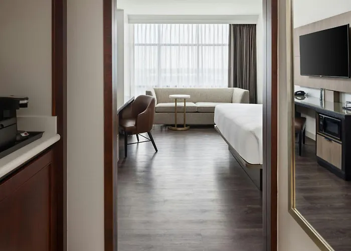 Hotel Marriott Normal And Conference Center 4*