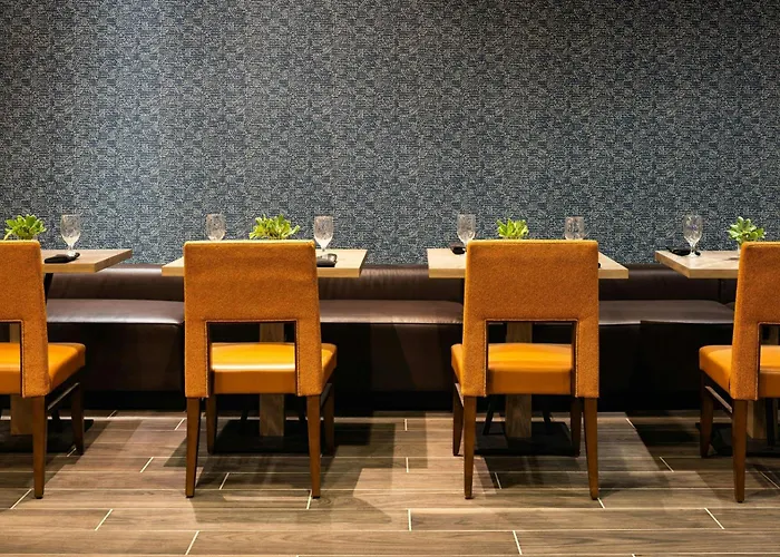 Hotel Marriott Normal And Conference Center 4*