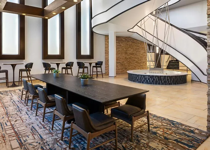 Marriott Normal And Conference Center Hotel 4*