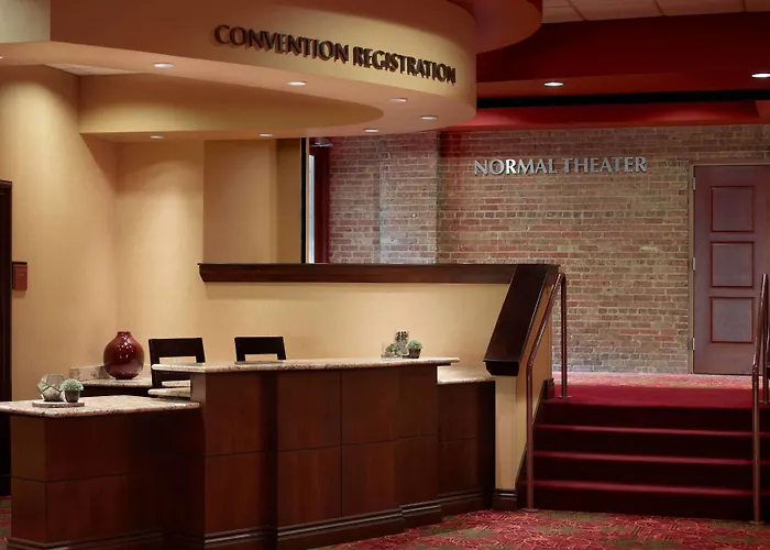 Hotel Marriott Normal And Conference Center 4*