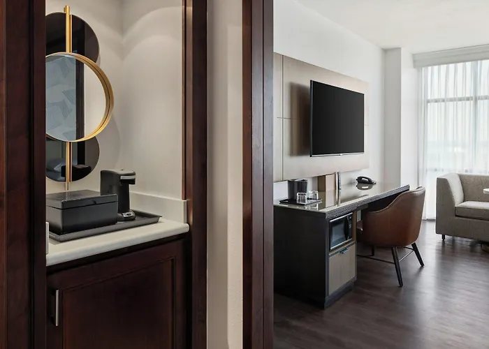 Marriott Normal And Conference Center Hotel 4*