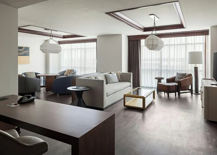 Hotel Marriott Normal And Conference Center 4*