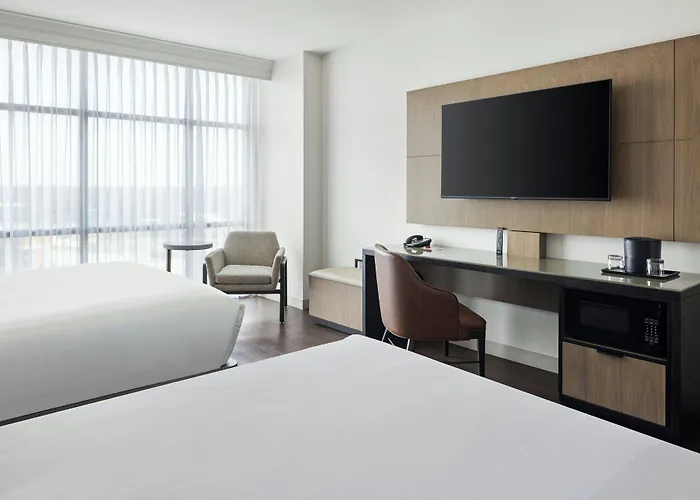 Hotel Marriott Normal And Conference Center
