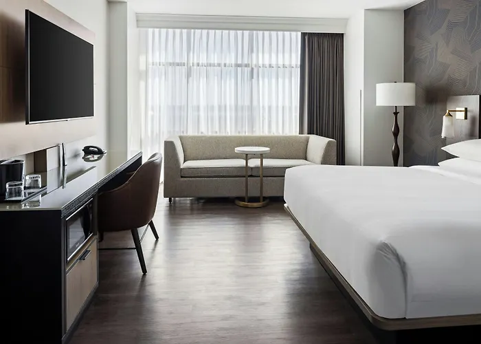 Hotel Marriott Normal And Conference Center 4*