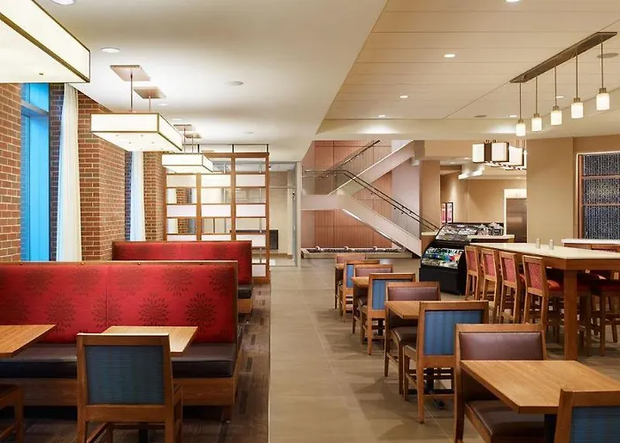 Hotel Marriott Normal And Conference Center 4*